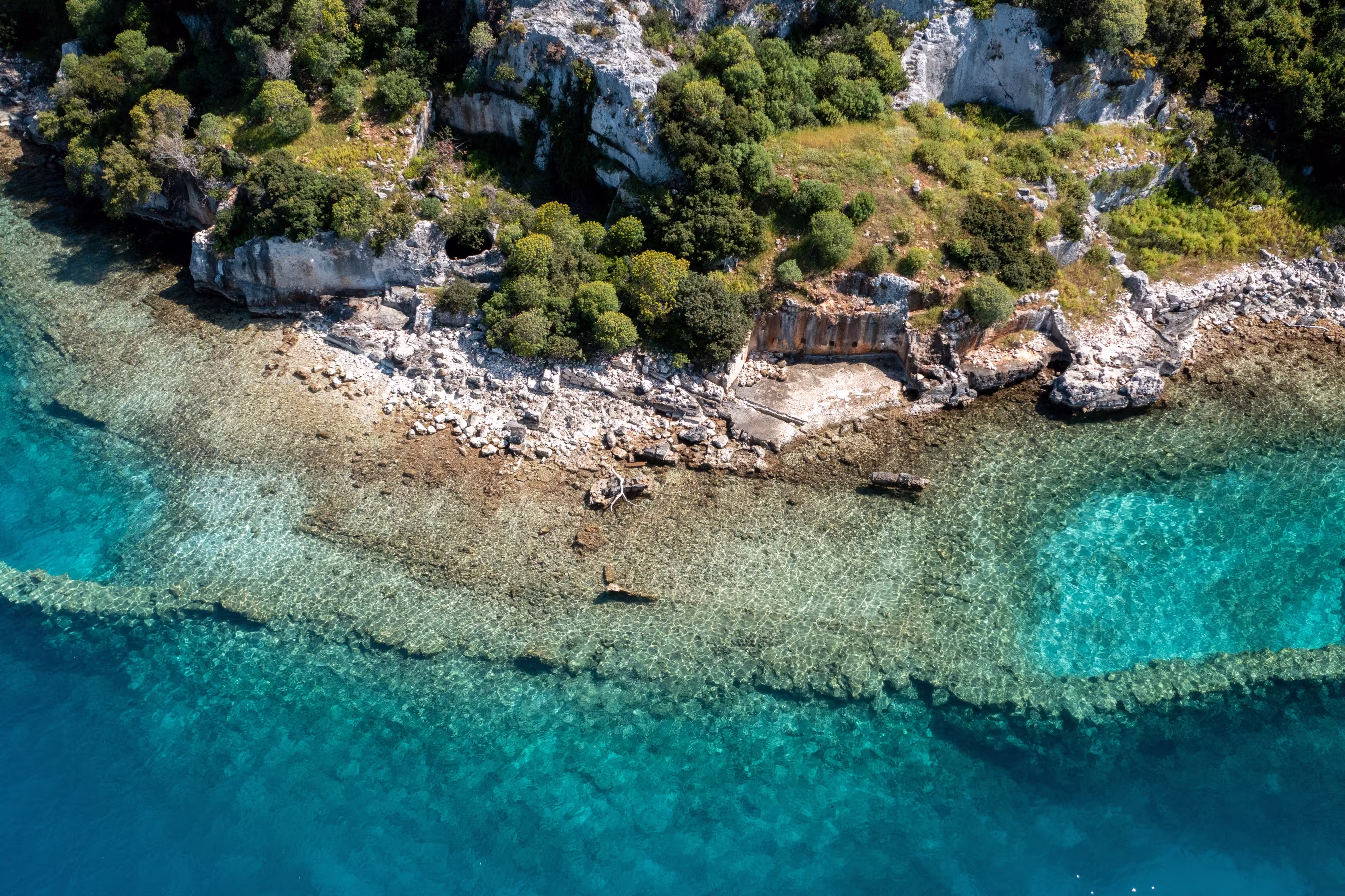 Ruins and turquoise waters of Sunken City of Kekova Island. Island located near Simena (aka Kaleköy), between Kaş and Demre, Antalya Province of Turkey. Lycian settlement, used by Byzantines too