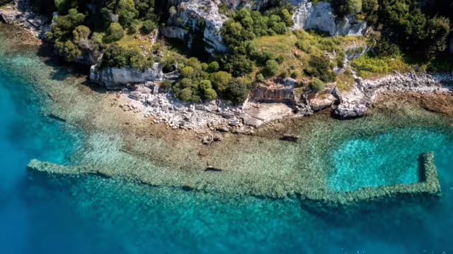 Ruins and turquoise waters of Sunken City of Kekova Island. Island located near Simena (aka Kaleköy), between Kaş and Demre, Antalya Province of Turkey. Lycian settlement, used by Byzantines too