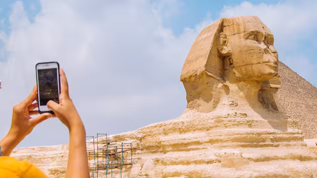 XEPE - Visiting the Great Sphinx of Giza with Intrepid Travel