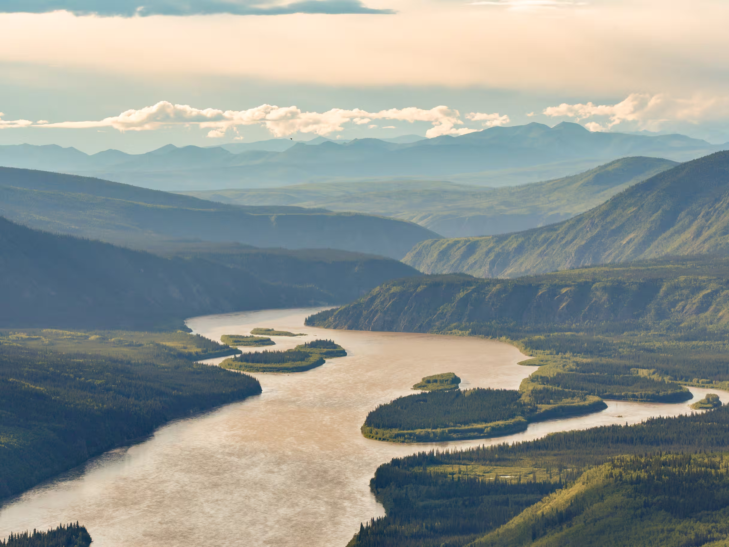 Sonnenuntergang bei Dawson City mit Blick auf den Yukon River