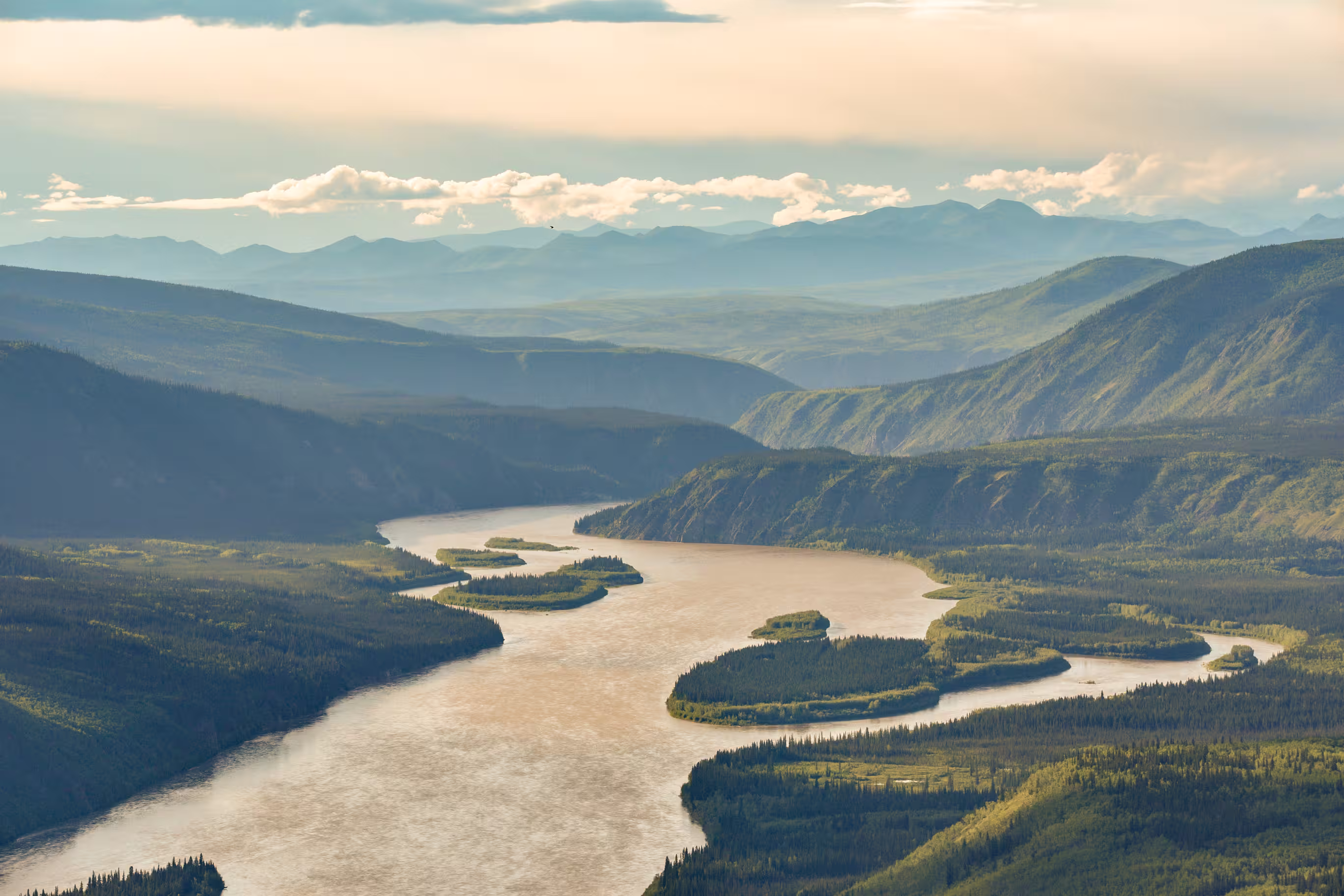 Sonnenuntergang bei Dawson City mit Blick auf den Yukon River