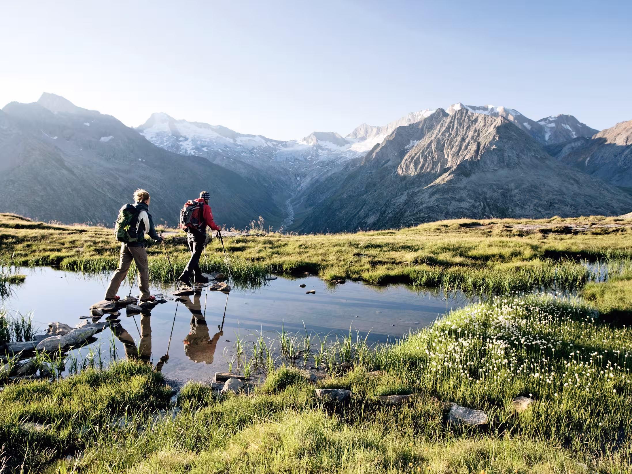 Wanderszene bei der Olpererhütte, Zillertaler Alpen, Tirol, Österreich.