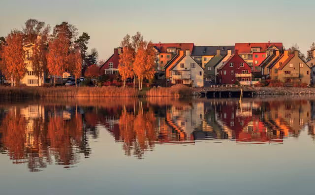 Häuser an der Küste von Nyköping, Schweden