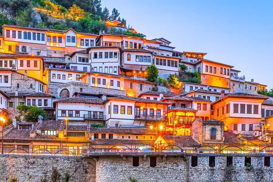 Berat in der Abenddaemmerung