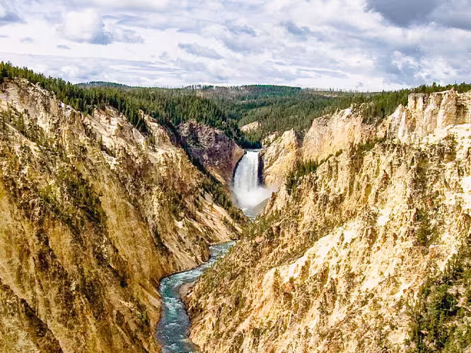 Lower Falls in Yellowstone NP, Wyoming, USA