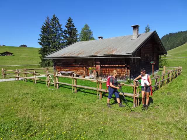 SalzAlpenSteig I Almhütte Wanderer