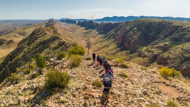 Wanderer entlang des Larapinta Treks