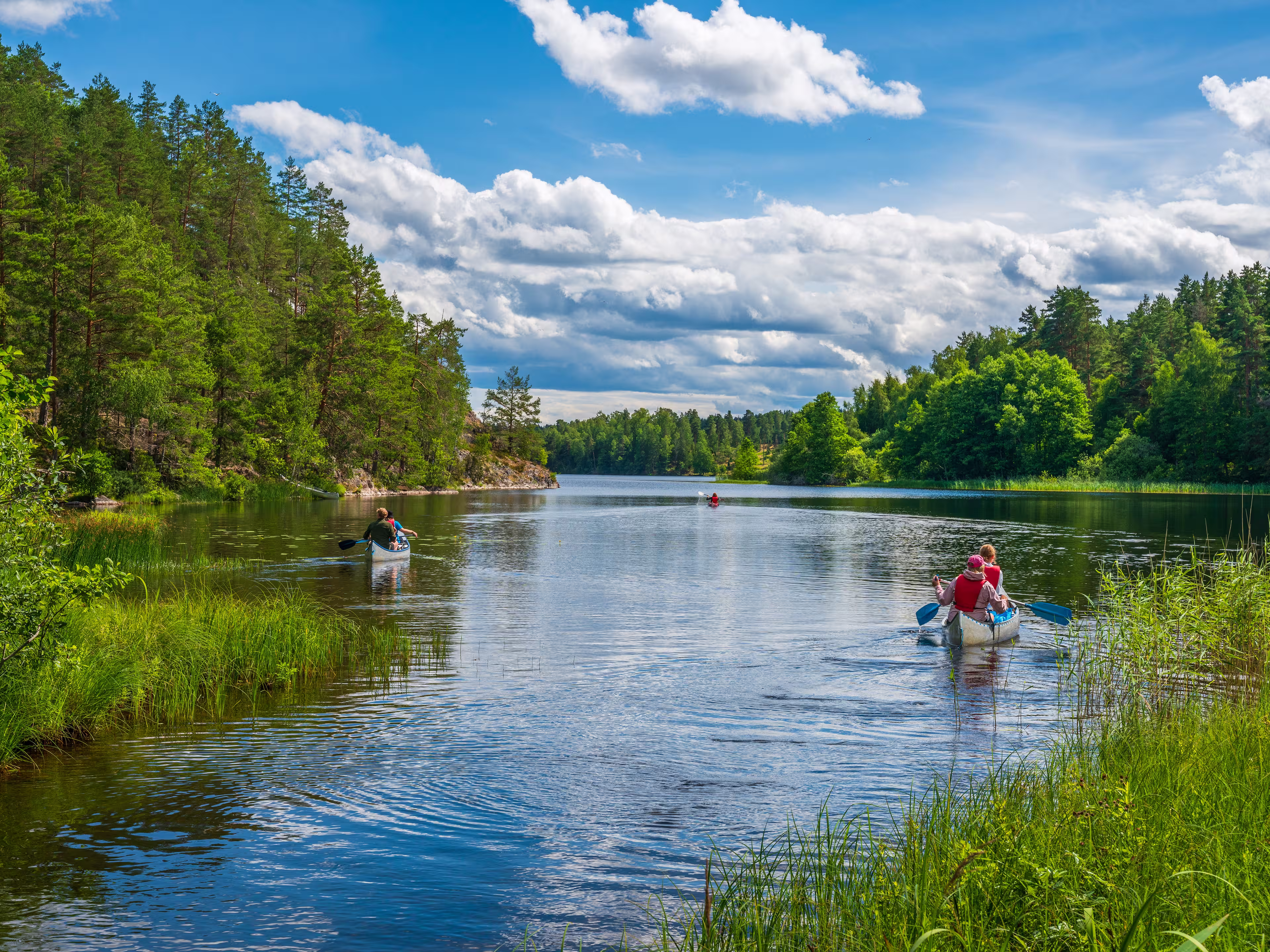 Kanufahrer auf dem Marviken-See in Schweden