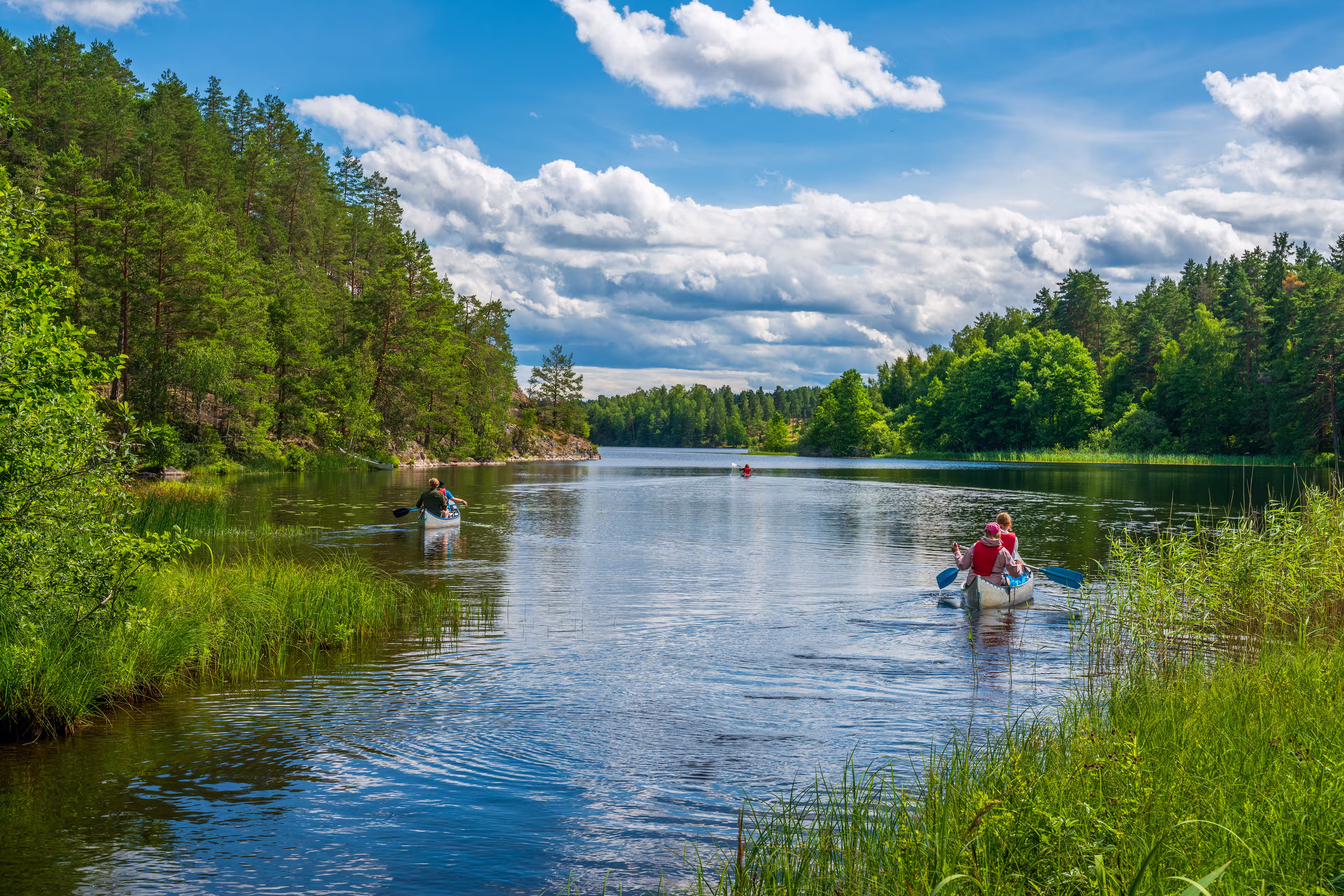 Kanufahrer auf dem Marviken-See in Schweden