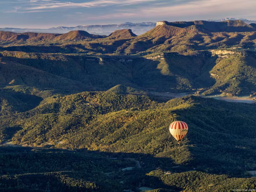 Vol en globus a la Garrotxa.Empresa: Vol de Coloms. La Garrotxa, Girona
Vol en globus a la Garrotxa.
Empresa: Vol de Coloms. 
La Garrotxa, Girona