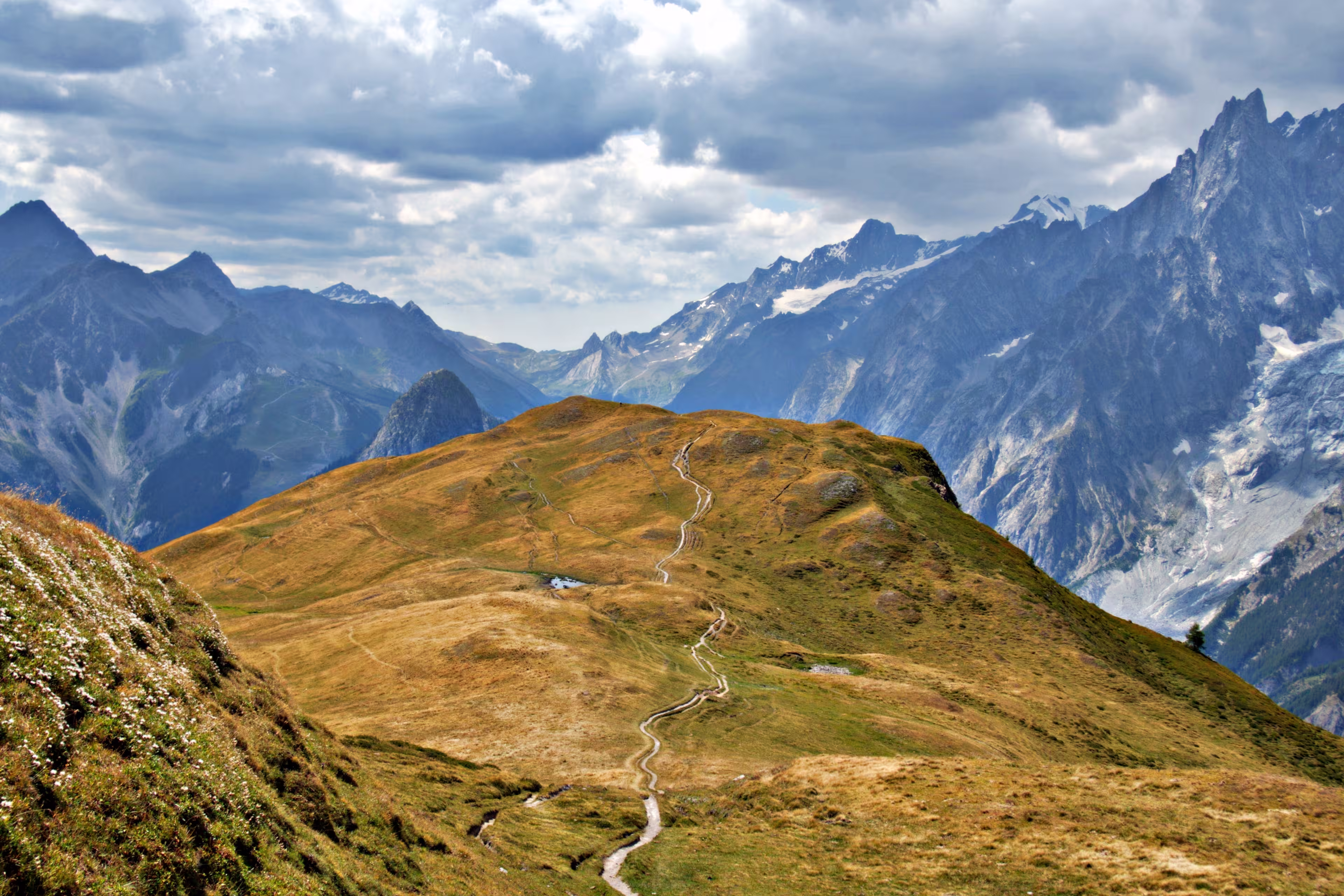 tour du mont blanc view, beautiful high italian alps, Mont De La Saxe