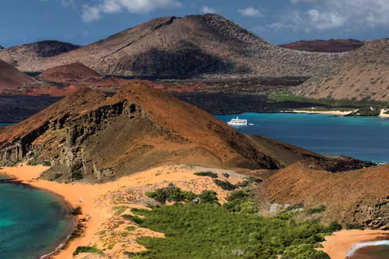 galapagos sailing