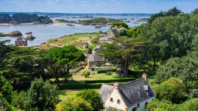 Holidays in Brittany, France: The beautiful excursion island Île de Bréhat - panaramic view to the famous mill à Marée du Birlot